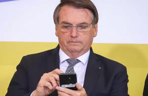 Así es el escándalo por contrabando de joyas que complica a Jair Bolsonaro