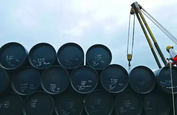 La guerra en Medio Oriente obliga a la AIE a liberar reservas récord: ¿puede evitar otro salto del petróleo?