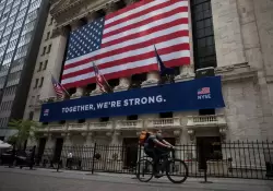 Wall Street: Las acciones desafan a la Fed y sorprenden