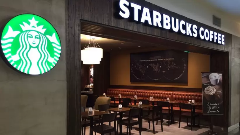 Starbucks es una de las empresas afectadas por la caída del consumo derivada de la pandemia.
