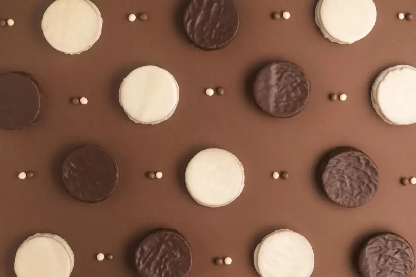 delicious-alfajores-concept-arrangement