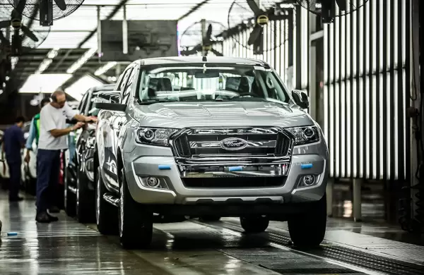 Una automotriz que acelera a fondo: las acciones de Ford podrían crecer un 60%