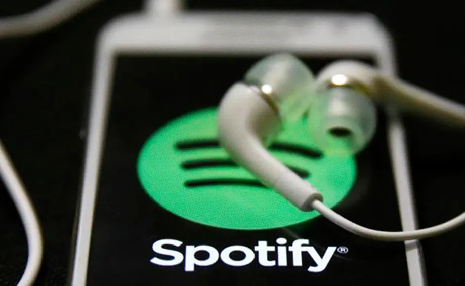 Spotify pone límites a los artistas creados con IA: qué cambia para el negocio musical en América Latina