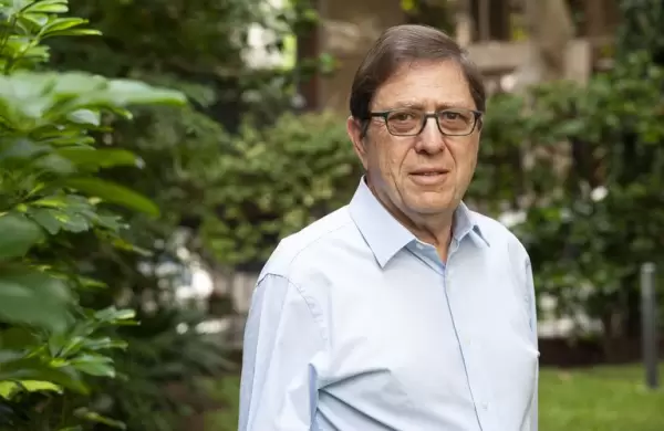 Economistas ponen énfasis en la crisis política que condiciona las decisiones económicas