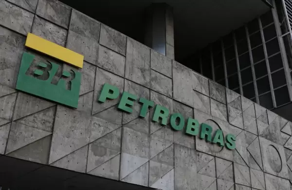 Las acciones de Petrobras colapsaron un 12% en Wall Street y rebajan su calificacin