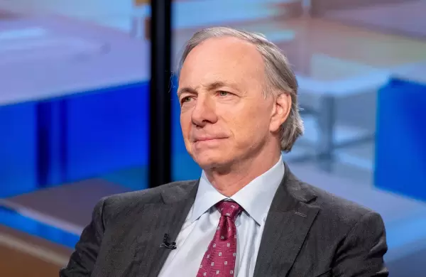El millonario Ray Dalio advirtió que las altas tasas de interés dificultarán la lucha contra el cambio climático