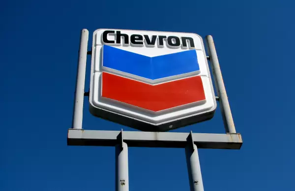 El gigante petrolero Chevron decepcionó al mercado a pesar de sus sorprendentes ganancias récord