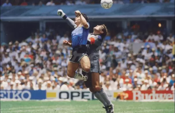 Subastarán la camiseta de Peter Shilton, el arquero inglés víctima de la "Mano de Dios"