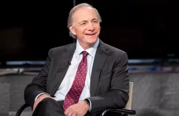 As es la "cartera de las cuatro estaciones" de Ray Dalio para sobrevivir a todas las crisis