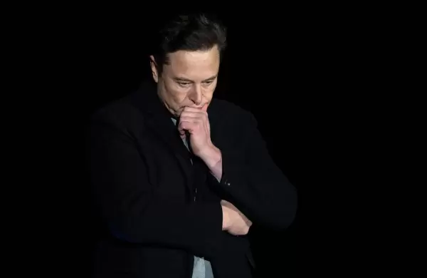 Tesla está perdiendo "montañas de dinero" y los inversores temen por la quiebra