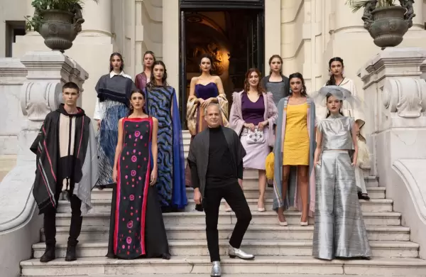 Así es Francisco Ayala, el diseñador que incluyó fibras textiles originarias y técnicas ancestrales en sus prendas de lujo