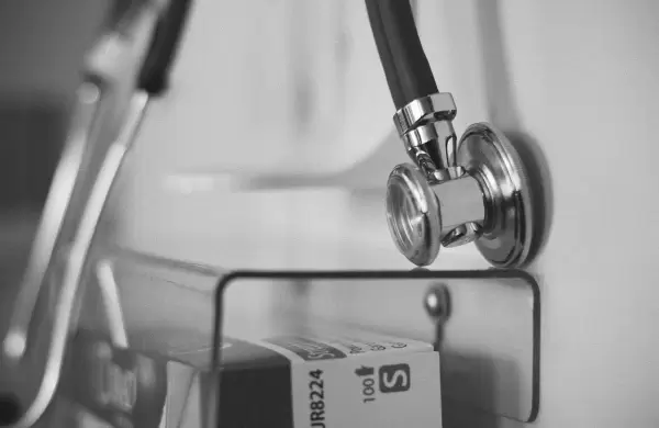 Más allá de la escasez de personal, cómo la tecnología puede influir en el agotamiento de los médicos