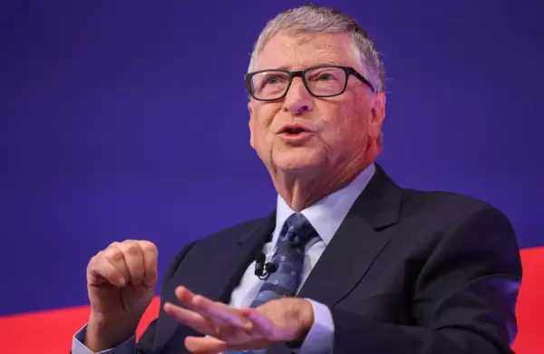Crypto Crash: Cómo es la "teoría del tonto mayor" de la que habla Bill Gates