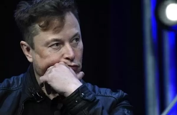En caída libre: Elon Musk vuelve a vender acciones de Tesla y desbarranca en el ranking de multimillonarios
