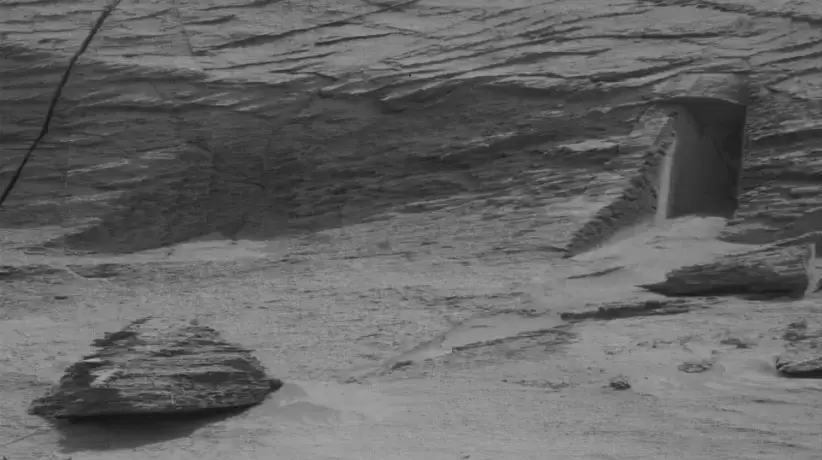 Se filtran más imágenes sobre la misteriosa  'puerta alienígena' en Marte tomada