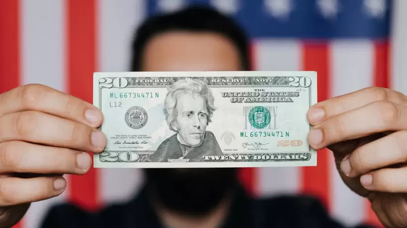 El dólar alcanza su valor más alto de los últimos 20 años