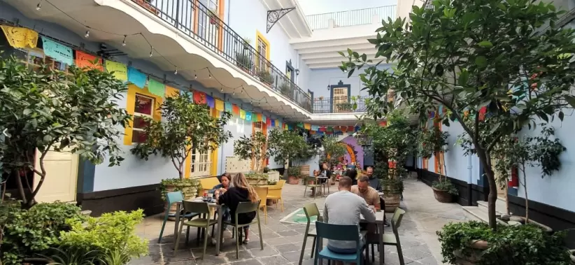 Una casa típica del tradicional México DF reciclada y convertida en un hostel de lujo de El Viajero Hostels.