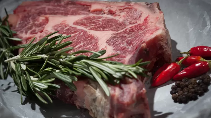 El consumo promedio en el mundo de todo tipo de carnes es 34 kilos por persona a