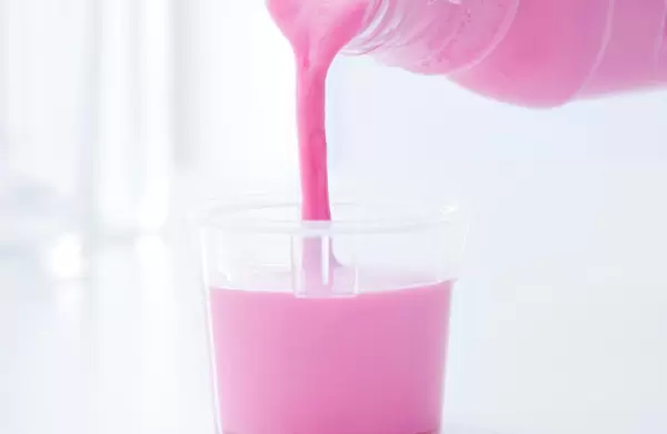 La historia de "Pink Sauce", la salsa casera que se hizo viral y enciende alarmas sanitarias en EE.UU.