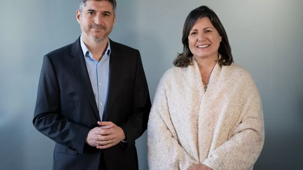 El nuevo Country Manager Fernando Barreto y la jefa saliente, Teresa Cometto.