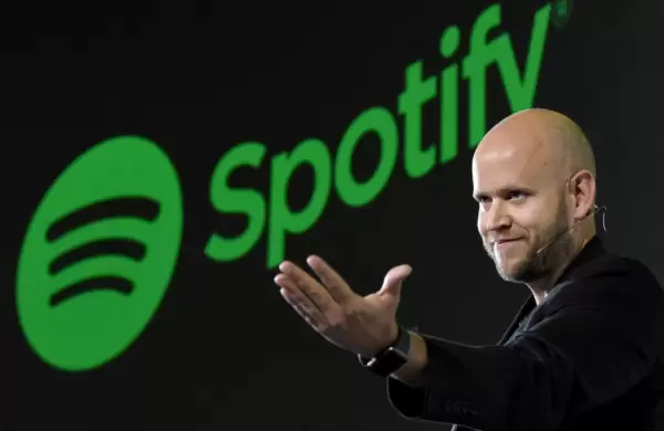 Generación Z en Spotify: jóvenes acuden a podcasts y música retro para aliviar el estrés