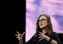 La "reina de Wall Street" Cathie Wood reveló cómo el inversor puede ganarle al mercado