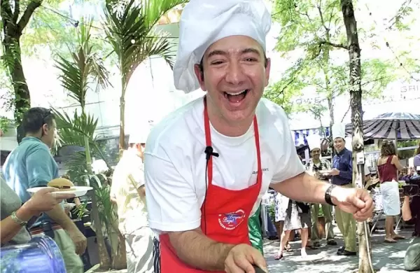 Un espa en la intimidad de los multimillonarios: S, tambin hacen las compras, lavan los platos y pasean al perro