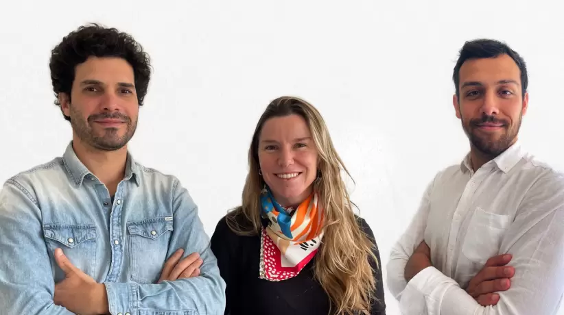 Mariano Pieyra, Carolyn Prevett y Joaqun Forteza, cofundadores de Iaxlab.
