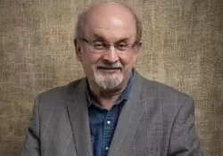 Salman Rushdie pelea por su vida: con respirador artificial, el hgado lesionado y en grave estado