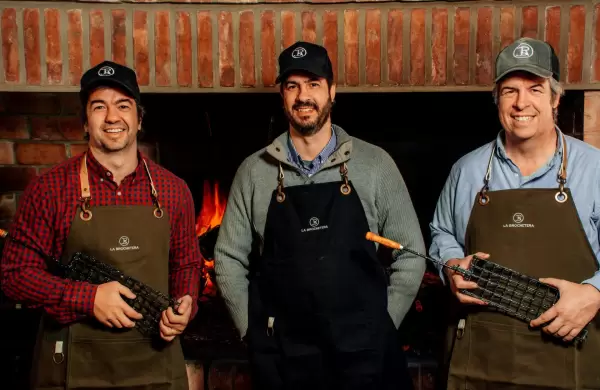Fanáticos del asado, tres hermanos crearon un accesorio para mejorar las comidas a la parrilla