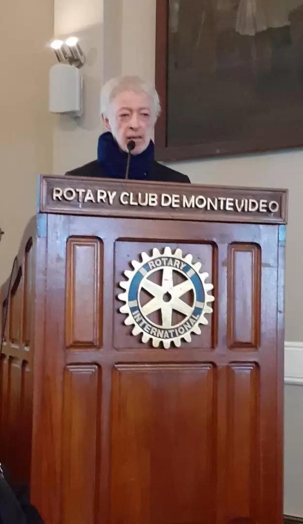 Juan Carlos Mena, con el Club de Montevideo en el Rotary. Dej varios conceptos sobre sus intenciones en la ciudad de Montevideo.