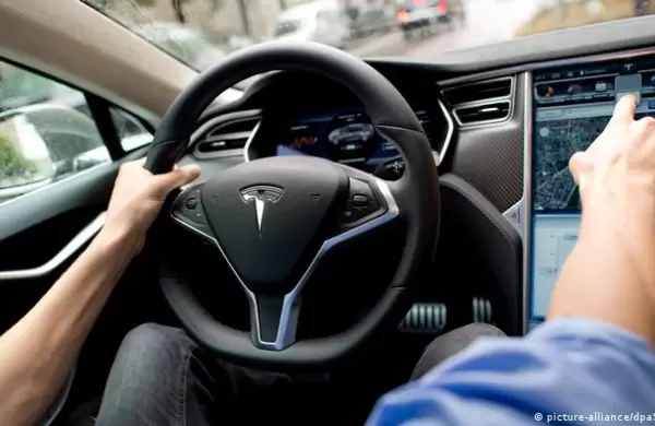Video: Un Tesla fuera de control mató a dos personas
