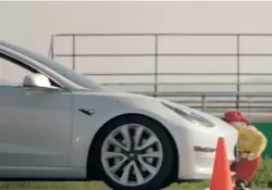 Un polmico video muestra las severas fallas de seguridad de los Tesla y le suma problemas a Elon Musk