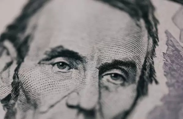 De Los Simpson a Janet Yellen, por qué la idea de una moneda de un billón de dólares vuelve a tener vigencia