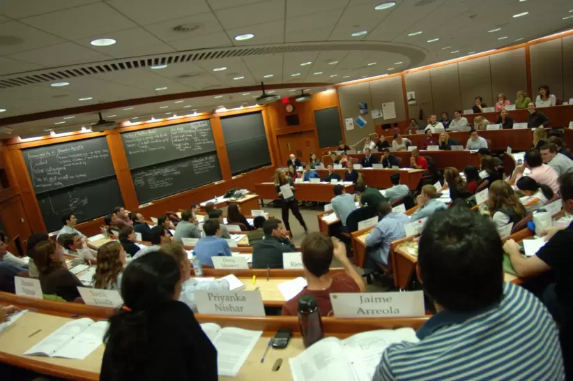 La escuela de negocios de Harvard es una de las ms prestigiosas en el mundo.