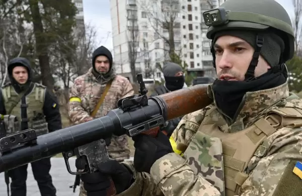 EE.UU envía millones a Ucrania para armas y Kiev impulsa una impresionante contraofensiva