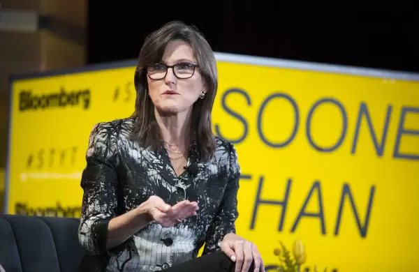 A la Reina de la Bolsa Cathie Wood se le deshace su empresa entre las manos