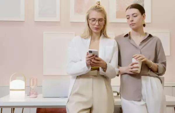 Siete pasos para establecer límites con compañeros de trabajo que comparten mucha información personal o confidencial