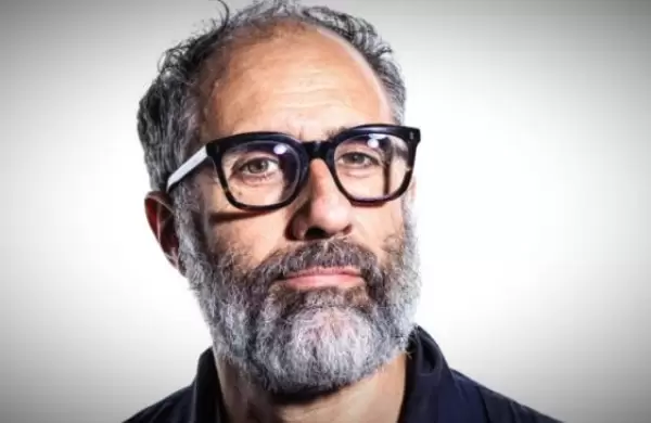 La NASA, la ONU y hasta la yerba: el argentino Carlos Bayala explica cómo lleva su creatividad a los espacios más diversos