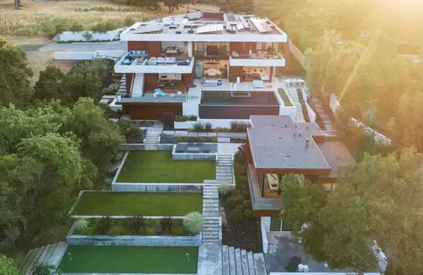 Cómo es y qué lujos tiene una típica mansión de Silicon Valley