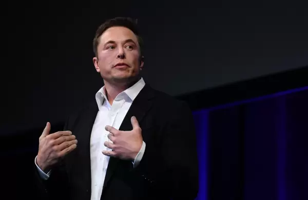 Nuevos problemas en los vehículos Tesla dejan a varios  modelos bajo una dura investigación