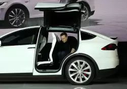 "Tesla se conduce solo": Un video de la empresa de Elon Musk que promocionaba el manejo autnomo es un fraude