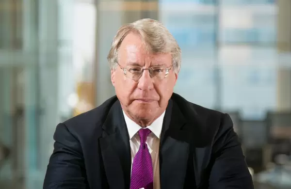 El famoso inversor Jim Chanos cuestionó los dichos de Elon Musk sobre su control de Tesla