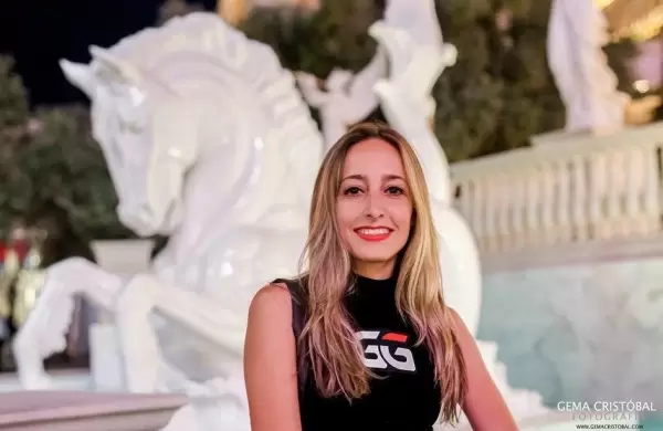 De fotógrafa de torneos a ser la primera hispanohablante sponsoreada por la sala de póker online más grande del mundo