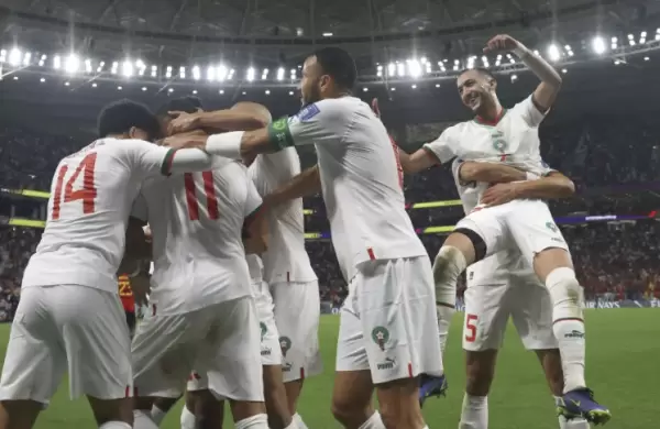 Marruecos dio el golpe, venció a Bélgica y es líder de su zona