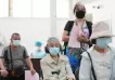 Por las protestas por los confinamientos, China busca acelerar la vacunacin de personas mayores