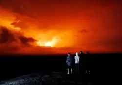 El volcn activo ms grande del mundo entr en erupcin: los videos e imgenes ms sorprendentes del Mauna Loa