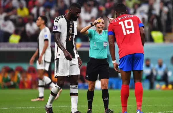 Stéphanie Frappart: así es la primera mujer que arbitró un partido masculino en un Mundial