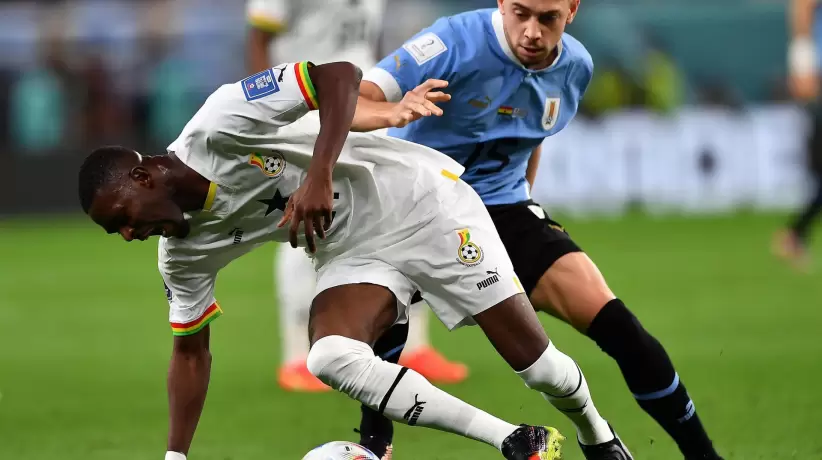 Uruguay le gan a Ghana 2 a 0 y pas a octavos de final