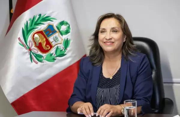 Quién es Dina Boluarte, la nueva presidenta de Perú
